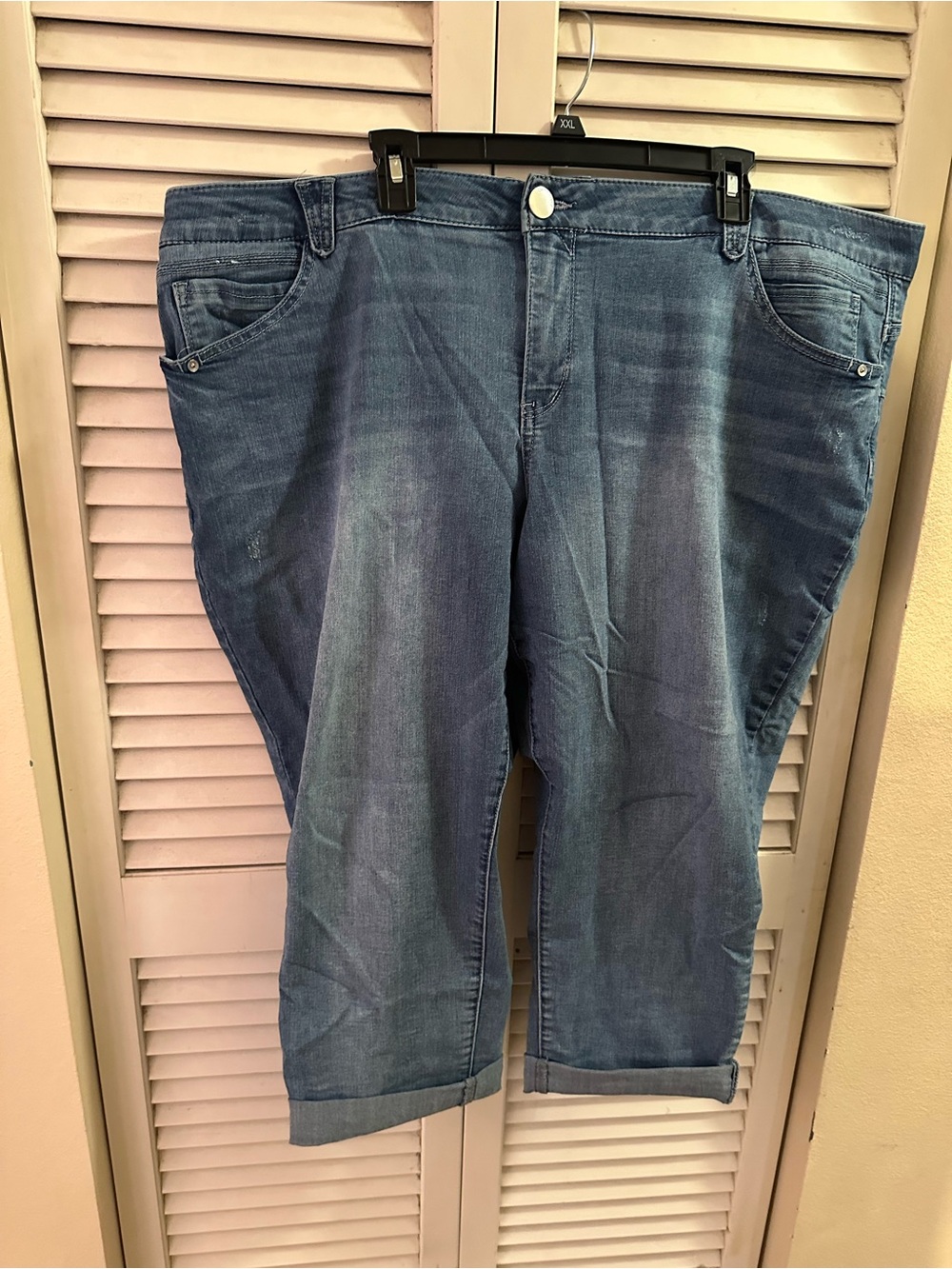 Democracy Mid-Blue Cropped Denim Capri Jeans
